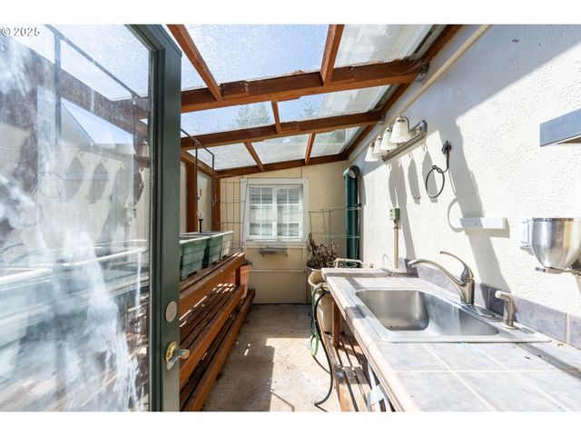 66291 WATERTOWER Rd, North Bend, OR 97459