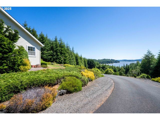 66291 WATERTOWER Rd, North Bend, OR 97459