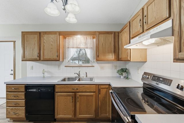 501 W Deerfield, Valley Center, KS 67147