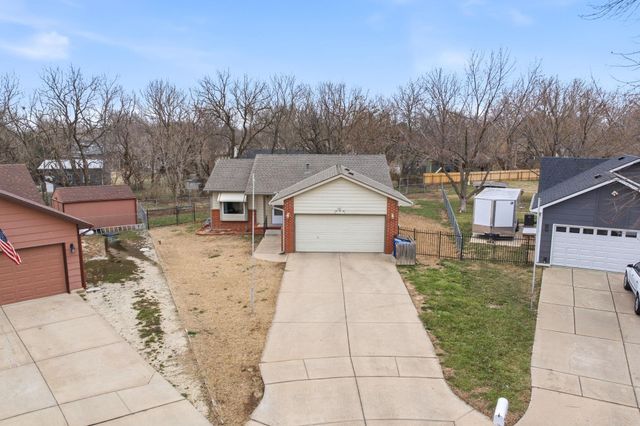 501 W Deerfield, Valley Center, KS 67147