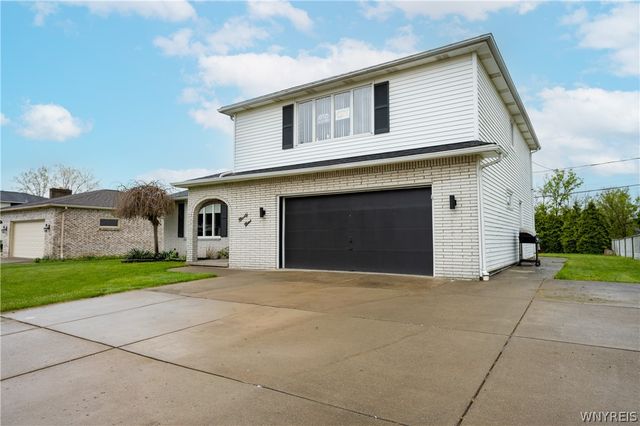 99 South Prince Drive, Cheektowaga, NY 14043
