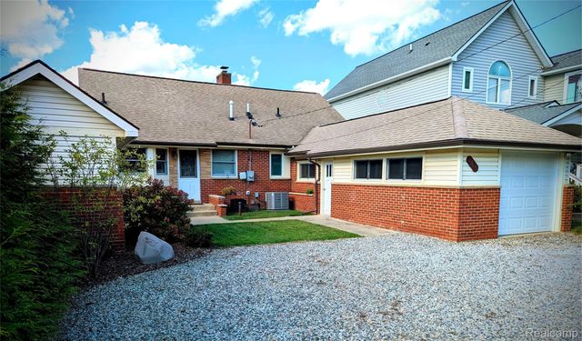 2525 Davista Drive, Highland Charter Township, MI 48356