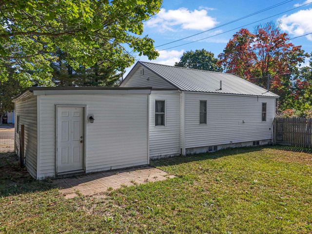 1402 Chestnut Street, Cadillac, MI 49601