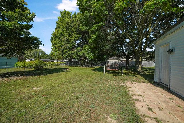 1402 Chestnut Street, Cadillac, MI 49601