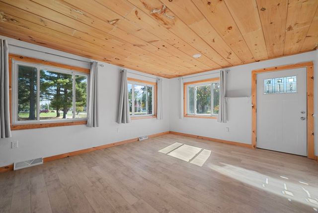 1402 Chestnut Street, Cadillac, MI 49601