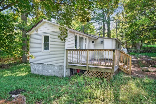 17 Hide Away Lane, Bloomingburg, NY 12721
