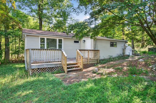 17 Hide Away Lane, Bloomingburg, NY 12721