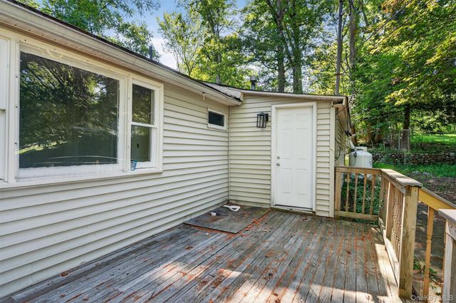 17 Hide Away Lane, Bloomingburg, NY 12721