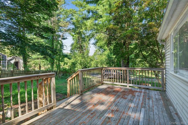 17 Hide Away Lane, Bloomingburg, NY 12721