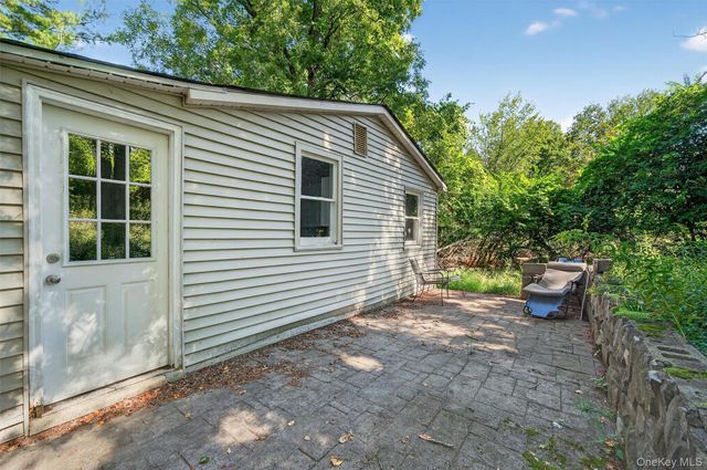 17 Hide Away Lane, Bloomingburg, NY 12721