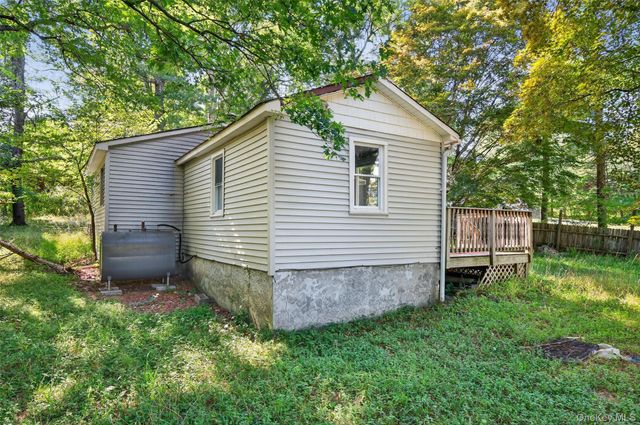 17 Hide Away Lane, Bloomingburg, NY 12721