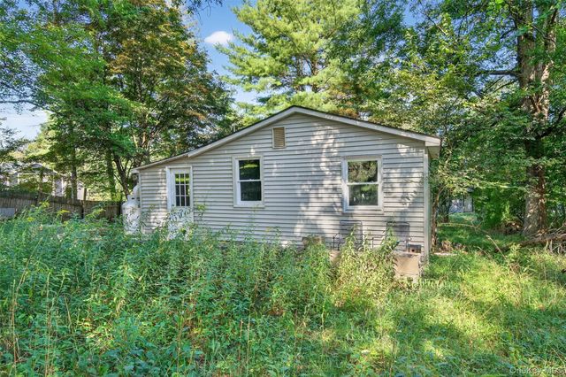 17 Hide Away Lane, Bloomingburg, NY 12721