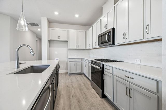 5020 CHAPEL ROW AVENUE, Apollo Beach, FL 33572