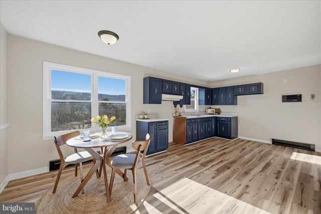 2280 PINE GROVE RD, Berkeley Springs, WV 25411