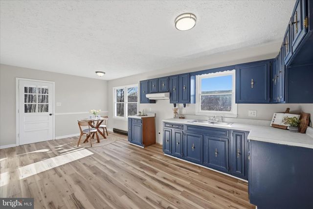 2280 PINE GROVE RD, Berkeley Springs, WV 25411