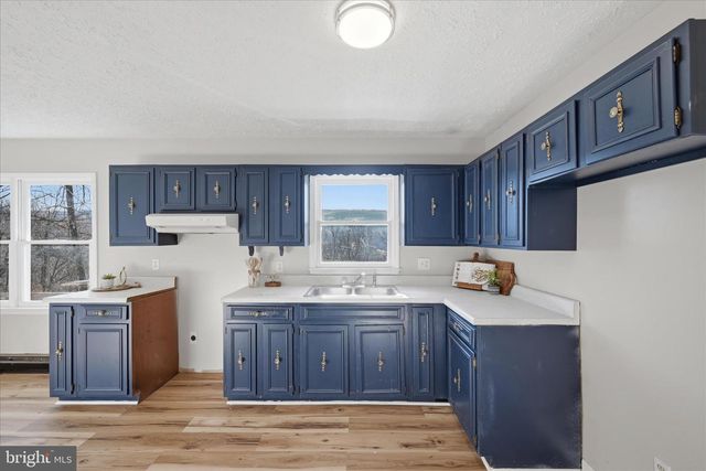 2280 PINE GROVE RD, Berkeley Springs, WV 25411