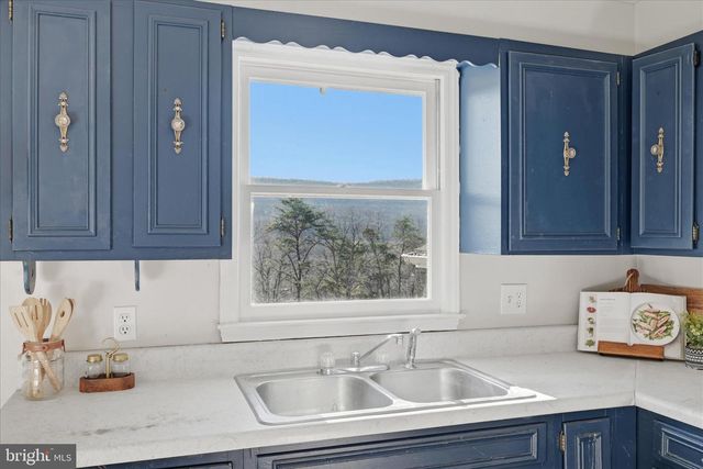 2280 PINE GROVE RD, Berkeley Springs, WV 25411