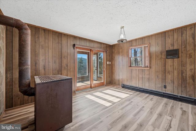 2280 PINE GROVE RD, Berkeley Springs, WV 25411