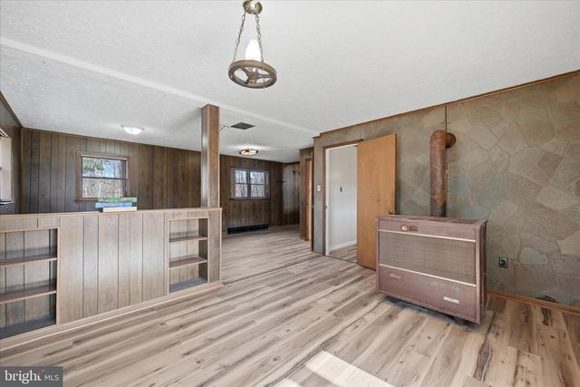 2280 PINE GROVE RD, Berkeley Springs, WV 25411