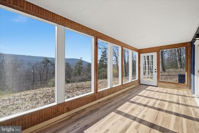 2280 PINE GROVE RD, Berkeley Springs, WV 25411
