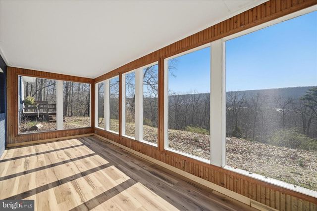 2280 PINE GROVE RD, Berkeley Springs, WV 25411