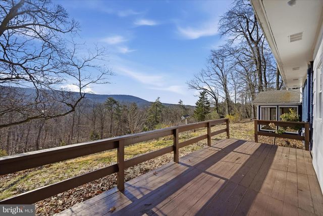 2280 PINE GROVE RD, Berkeley Springs, WV 25411