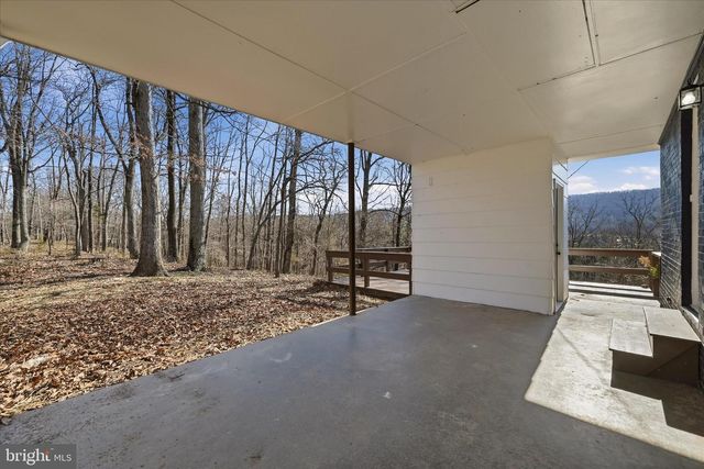 2280 PINE GROVE RD, Berkeley Springs, WV 25411
