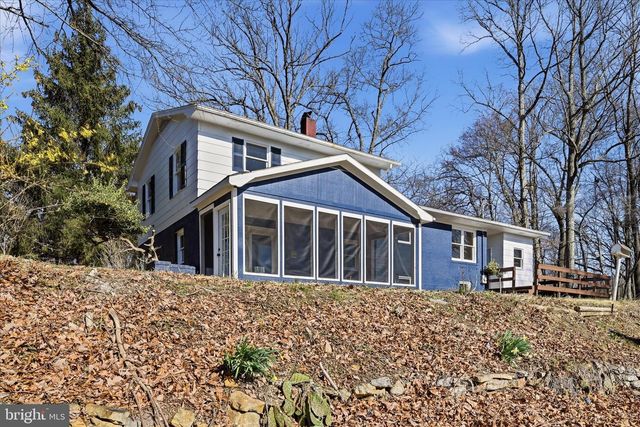 2280 PINE GROVE RD, Berkeley Springs, WV 25411