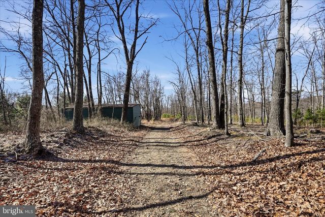 2280 PINE GROVE RD, Berkeley Springs, WV 25411