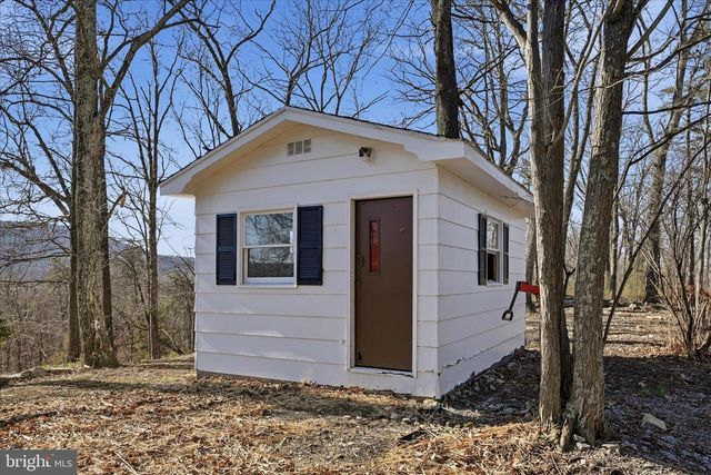 2280 PINE GROVE RD, Berkeley Springs, WV 25411