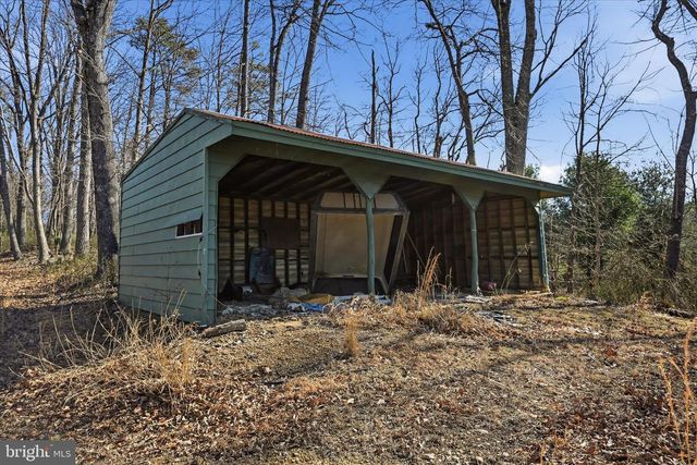 2280 PINE GROVE RD, Berkeley Springs, WV 25411