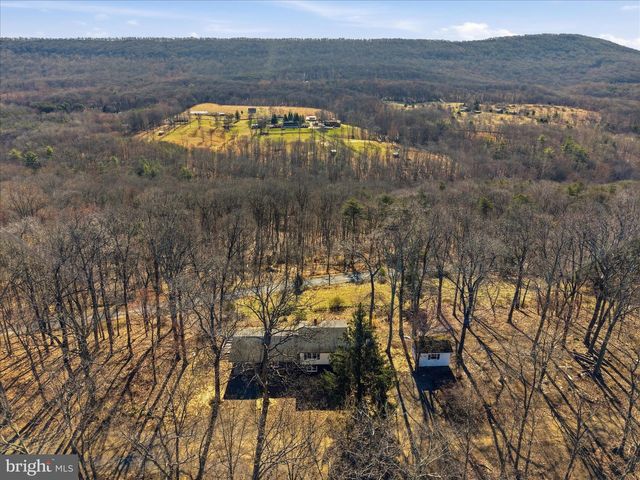 2280 PINE GROVE RD, Berkeley Springs, WV 25411