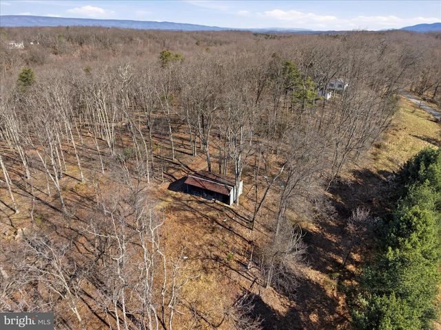 2280 PINE GROVE RD, Berkeley Springs, WV 25411