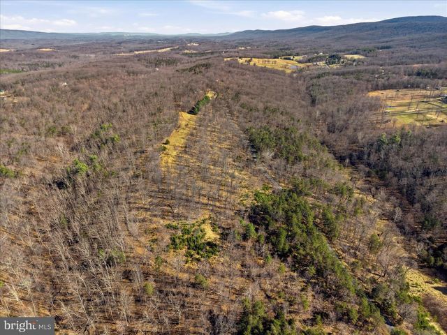 2280 PINE GROVE RD, Berkeley Springs, WV 25411