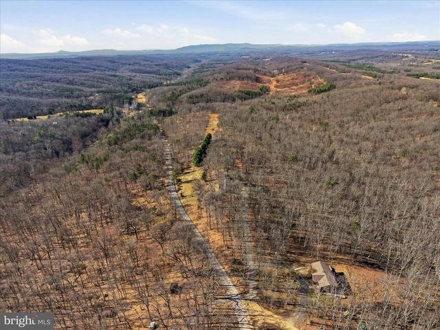 2280 PINE GROVE RD, Berkeley Springs, WV 25411