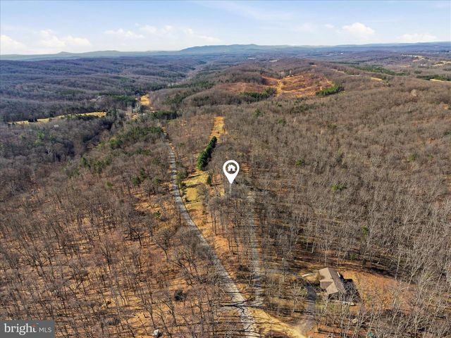 2280 PINE GROVE RD, Berkeley Springs, WV 25411