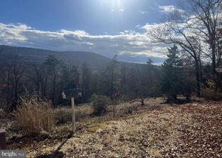 2280 PINE GROVE RD, Berkeley Springs, WV 25411