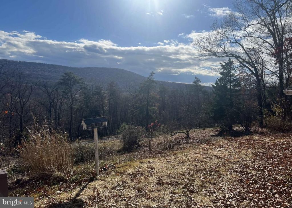 2280 PINE GROVE RD, Berkeley Springs, WV 25411