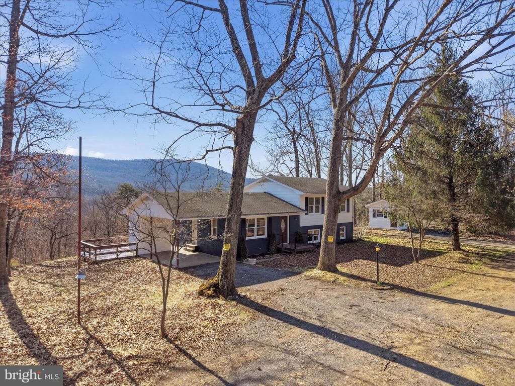 2280 PINE GROVE RD, Berkeley Springs, WV 25411