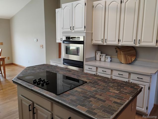 725 S Sashabaw Road, Brandon Charter Township, MI 48462