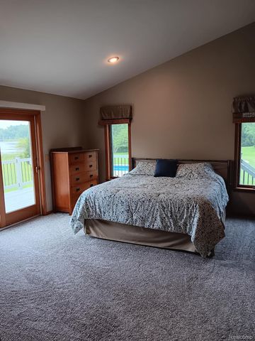 725 S Sashabaw Road, Brandon Charter Township, MI 48462