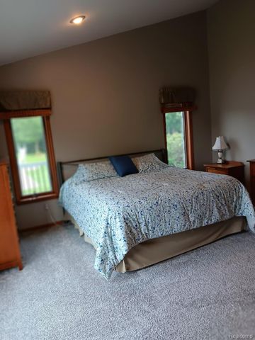 725 S Sashabaw Road, Brandon Charter Township, MI 48462