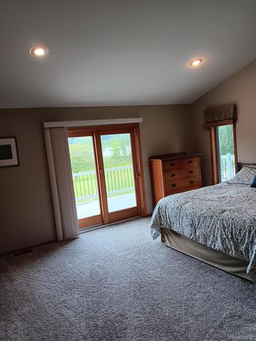 725 S Sashabaw Road, Brandon Charter Township, MI 48462