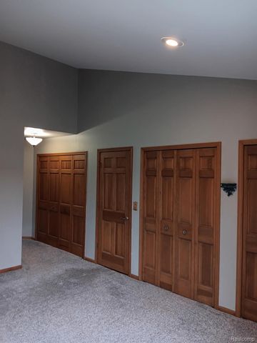 725 S Sashabaw Road, Brandon Charter Township, MI 48462