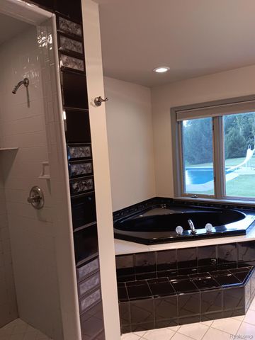 725 S Sashabaw Road, Brandon Charter Township, MI 48462
