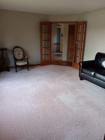 725 S Sashabaw Road, Brandon Charter Township, MI 48462