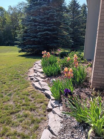 725 S Sashabaw Road, Brandon Charter Township, MI 48462
