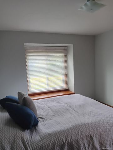 725 S Sashabaw Road, Brandon Charter Township, MI 48462