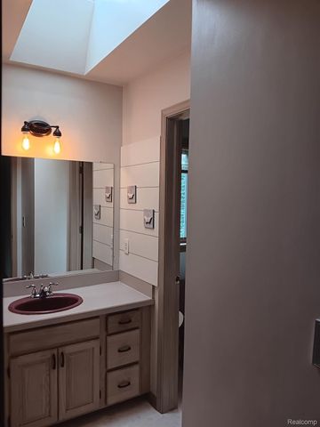 725 S Sashabaw Road, Brandon Charter Township, MI 48462