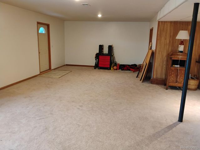 725 S Sashabaw Road, Brandon Charter Township, MI 48462